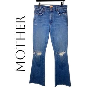 MOTHER The Weekender Fray Busted Knee Flare Jeans Six Pack On Me Size 32